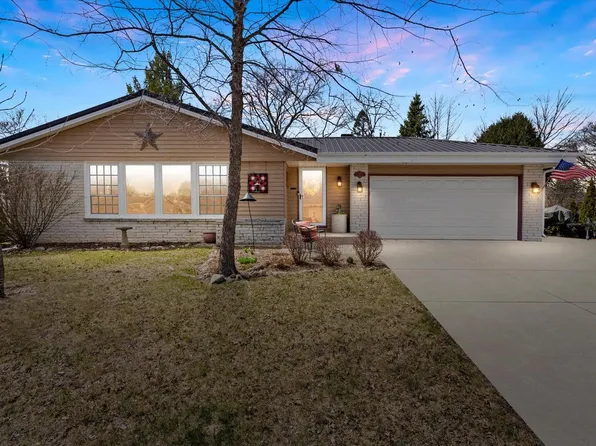 1949 16th AVENUE, Grafton, WI 53024