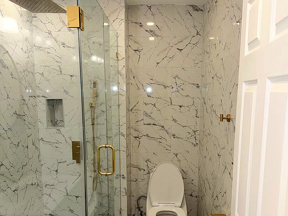 2nd image of 446A Hancock St APT 3