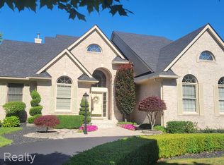 7104 Kennowy Ct, West Bloomfield, MI 48322