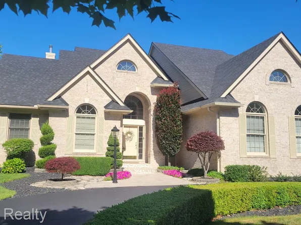 7104 Kennowy Ct, West Bloomfield, MI 48322
