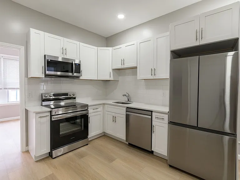 2827 W Girard Avenue — Photo 2