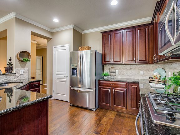 3rd image of 2592 Oyster Bay Dr