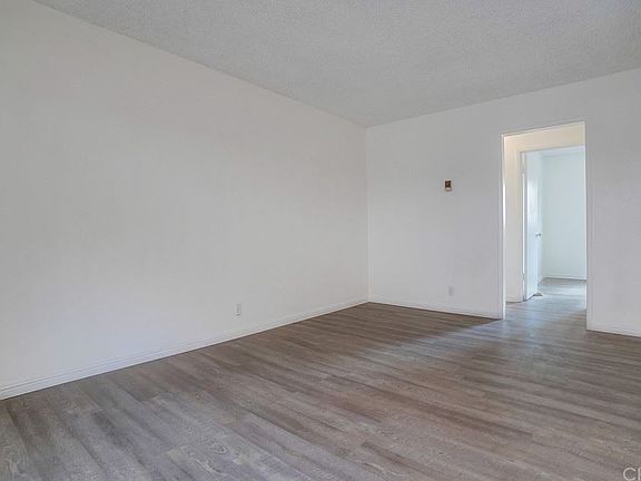 5th image of 335 Cedar Ave Unit 305