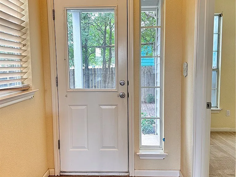 2050 Lisa Ln — Photo 10