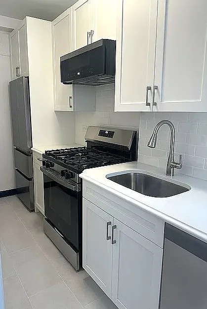 440 West 24th Street — Photo 3