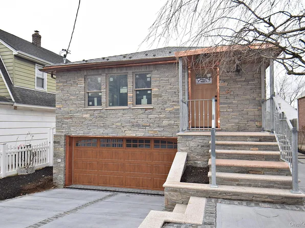 86-16 262nd Street, Floral Park, NY 11001