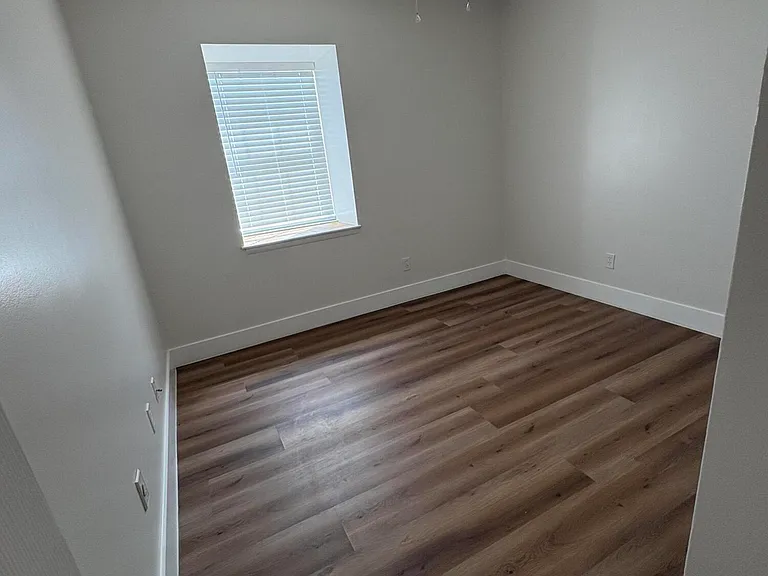 285 NE Floresta Dr — Photo 16