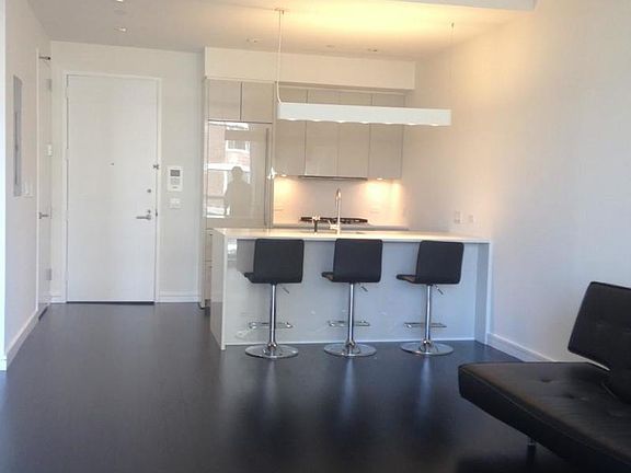 3rd image of 300 E 23rd St APT 9B