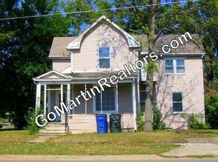 1032 W 5th St, Waterloo, IA 50702