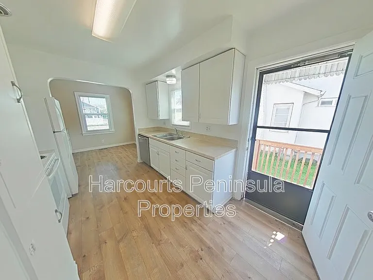 1011 Rainier Ave — Photo 25