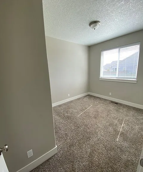 564 NE Cherry St — Photo 9