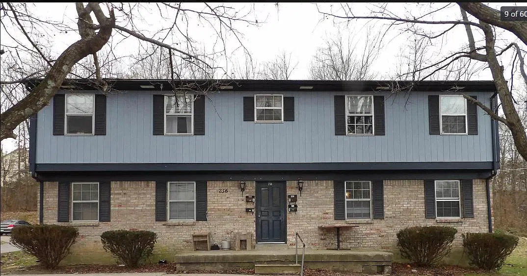 256 Meadowview Dr — Photo 1