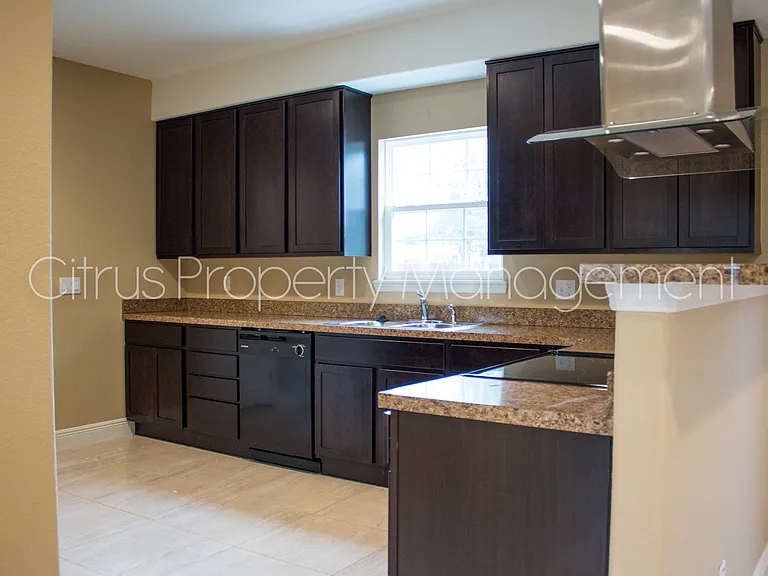 2419 S Shine Ave — Photo 5