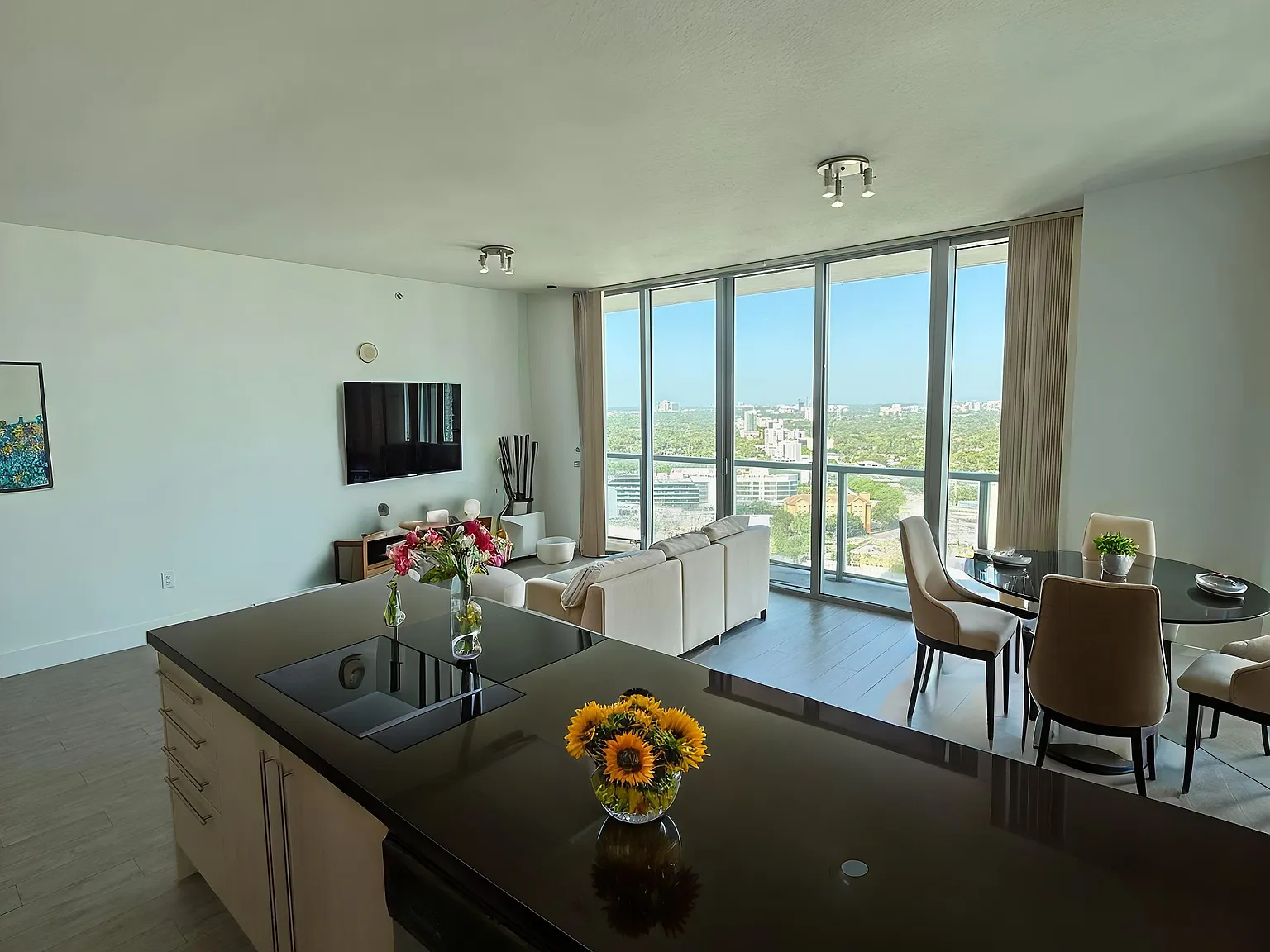 2 bed, 1108 sqft, $4,000 — Photo 2
