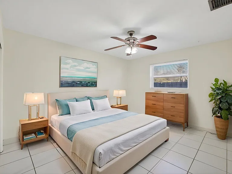2500 SW 18th Ter #3 — Photo 9
