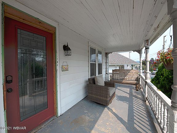 2nd image of 490 Bayard St S
