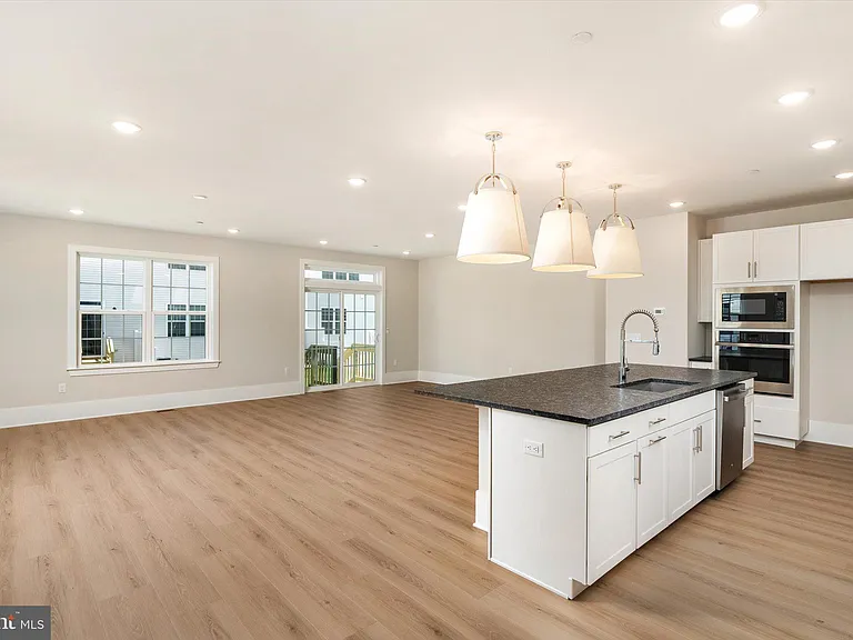 2906 Justin Dr — Photo 4