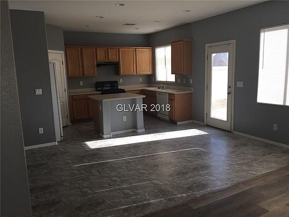 3rd image of 525 Dolphin Peak Ct