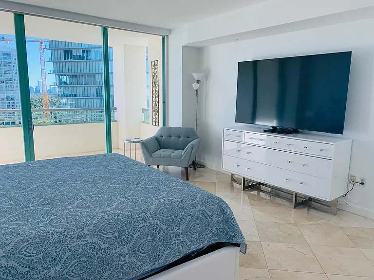 3400 SW 27th Ave #1001 — Photo 38