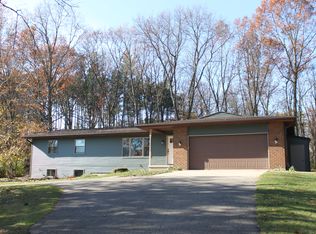 730 Hillside Ct SE, Lowell, MI 49331