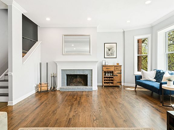 4th image of 1048 W Armitage Ave #B