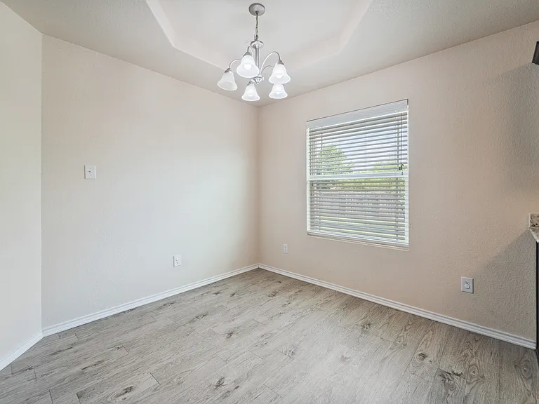 724 Liberty Valley Dr — Photo 7