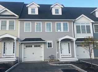 51 W Main St #TOWNHOUSE 6, Georgetown, MA 01833