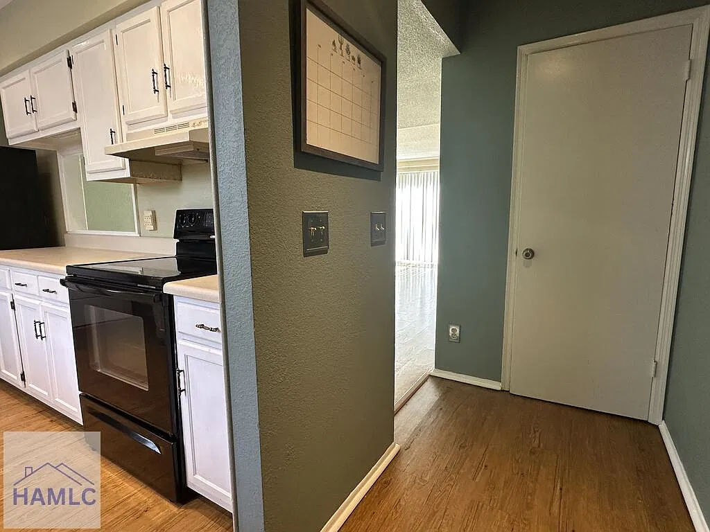 3 bed, 1.5 bath, 1272 sqft, $1,300 — Photo 2