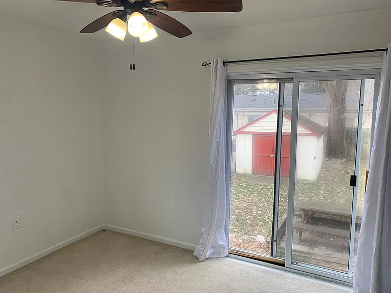 918 Batavia Ave — Photo 15