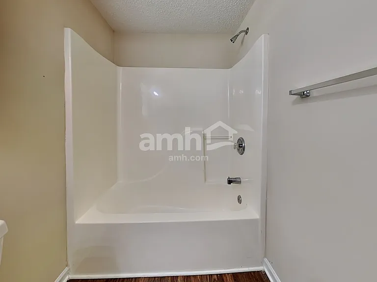 5745 Newnan Cir — Photo 15