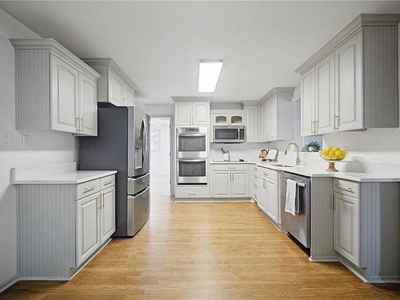 4th image of 5500 Coliss Ave