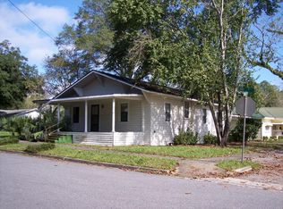 1318 Coggin Ave, Chipley, FL 32428