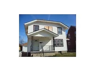 318 Rosewood Ave photo 1