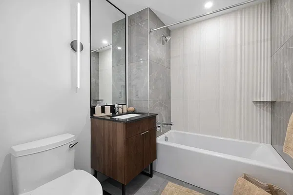 Bathroom, photo 2
