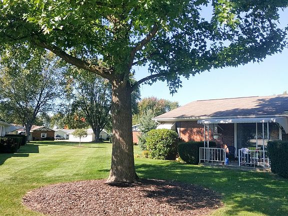 3rd image of 932 Andover Ct SE