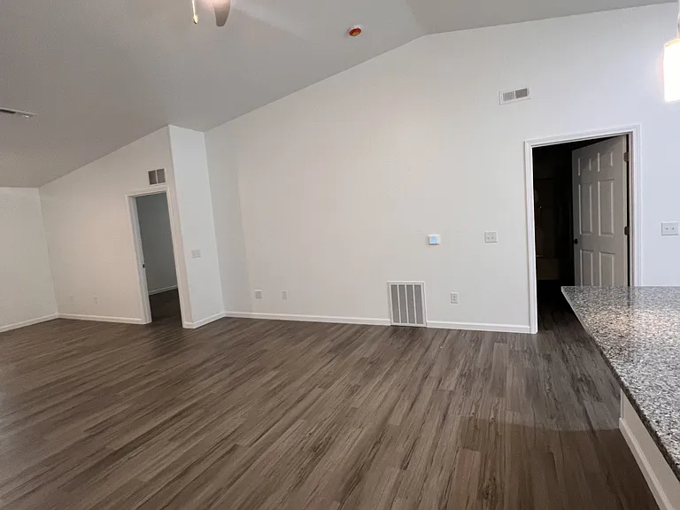209 S Millersburg St — Photo 33