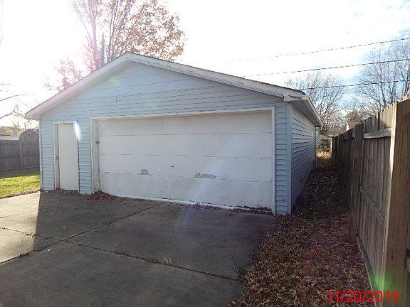 3rd image of 985 Salem Ave