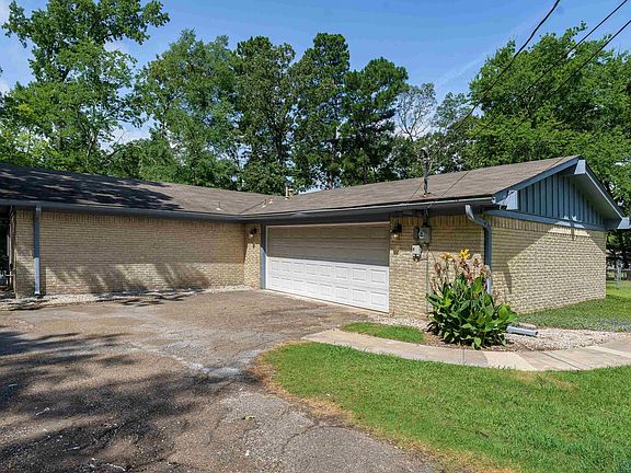5th image of 1004 Akin Dr