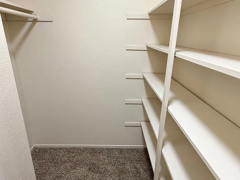 Merit Manor Apartments — Photo 6