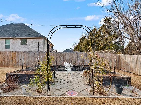 3rd image of 908 Adair Rd