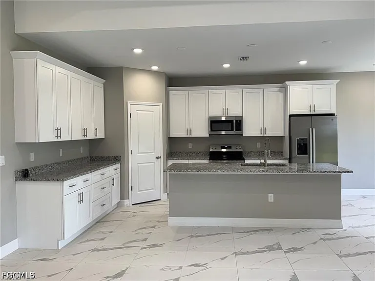 543 McArthur Blvd — Photo 2