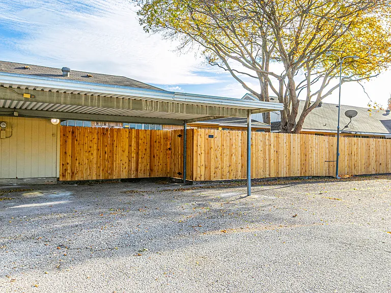813 Melrose Dr — Photo 11