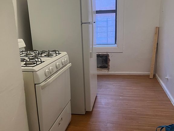 2nd image of 1522 Beach Ave APT 27