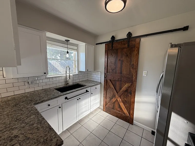 3 bed, 1.5 bath, 1144 sqft, $1,690 — Photo 4