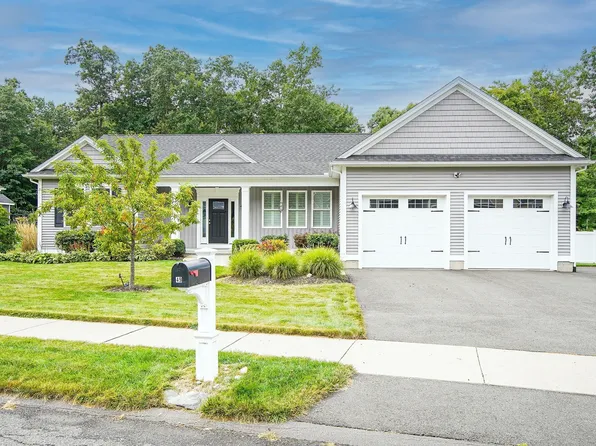 49 Magnolia Ln, Belchertown, MA 01007