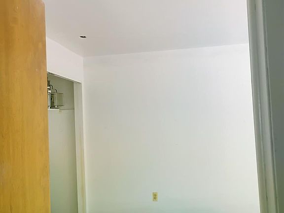5th image of 22100 Dante St