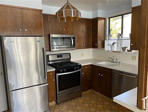 3rd image of 14 Mountview Ct