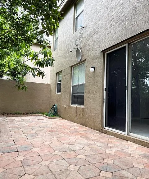 5487 Queenship Ct — Photo 14
