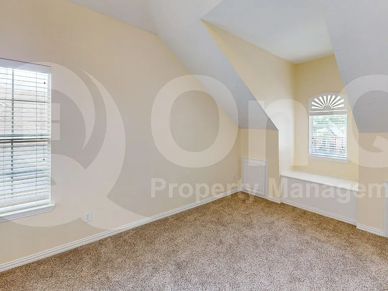 740 Peco St — Photo 9