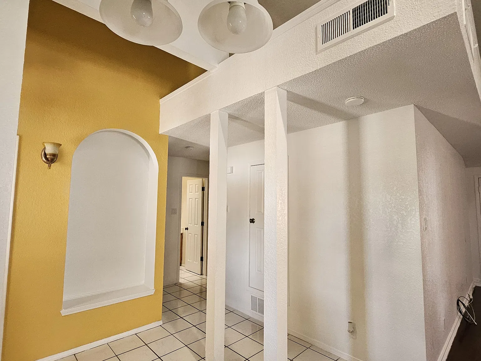 3 bed, 1.5 bath, 1103 sqft, $1,450 — Photo 3